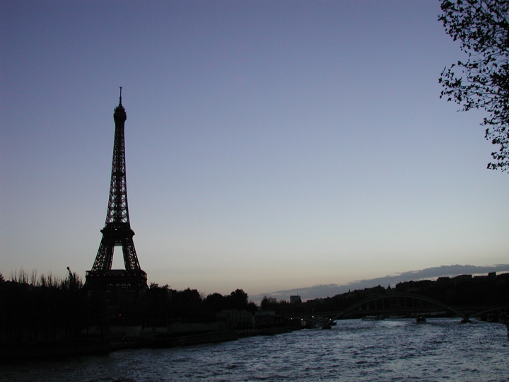 Tour Eiffel at dusk