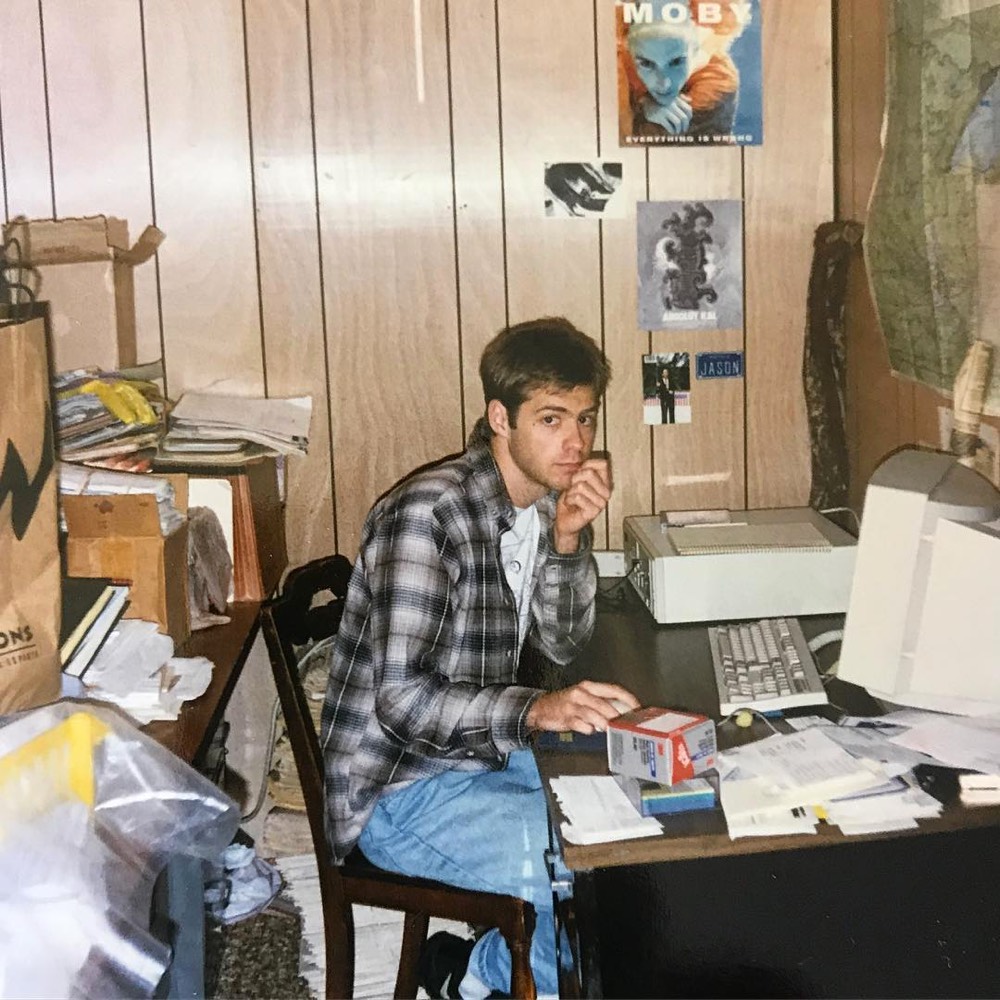 Jason Kottke sitting at a desk in 1996