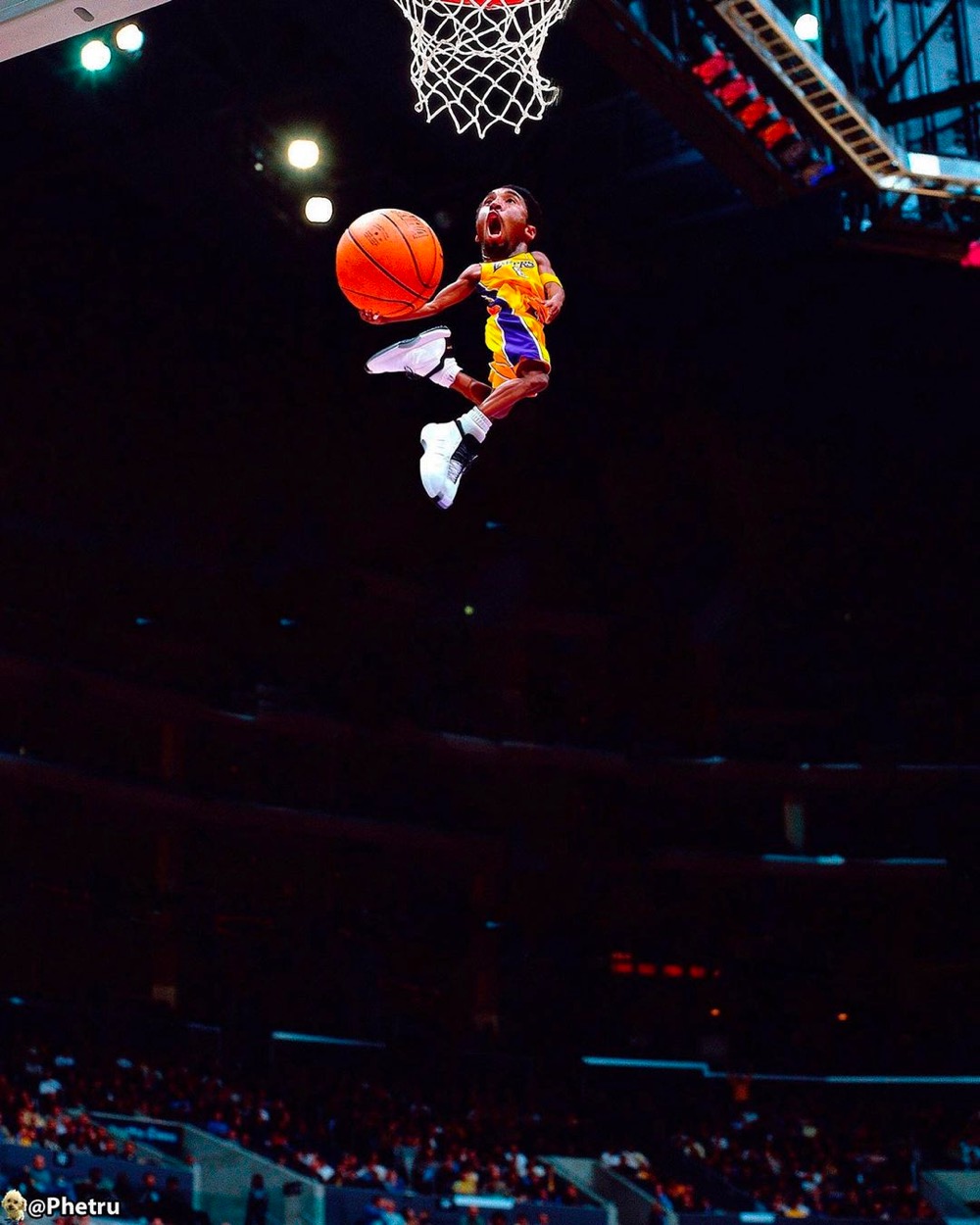 a tiny Kobe Bryant dunking